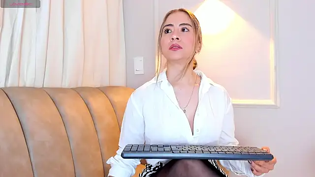 Lia walton online show from 11-29-25, 12:19