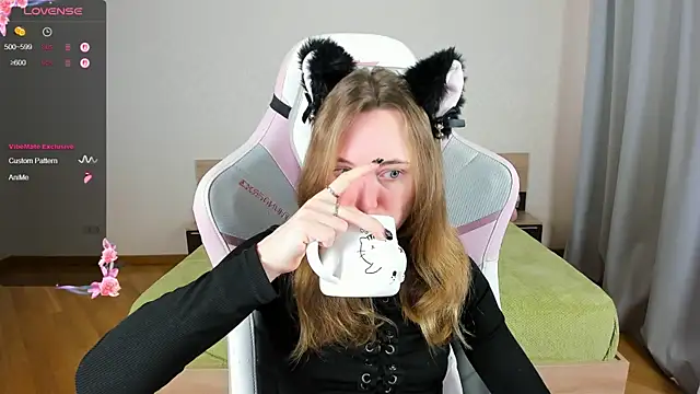 Cowell Adelina online show from 10-25-25, 10:12