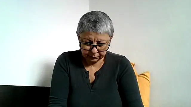 roseblak42 online show from 12-19-25, 07:26