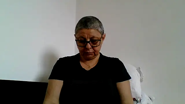 roseblak42 online show from 04-11-26, 10:41