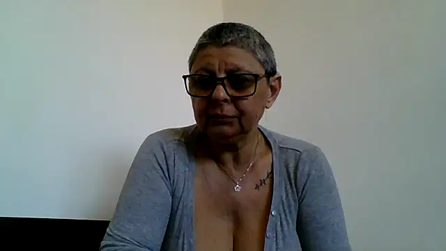 roseblak42 online show from 04-19-26, 04:06