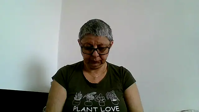 Snapshot of roseblak42 chatting on 04-29-26, 12:42 roseblak42 online show from 04-29-26, 12:42