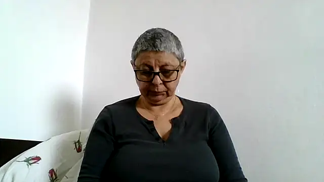Snapshot of roseblak42 chatting on 05-01-26, 12:43 roseblak42 online show from 05-01-26, 12:43