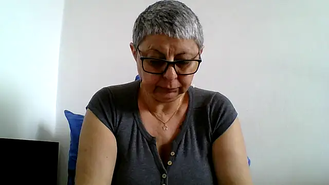 Snapshot of roseblak42 chatting on 05-08-26, 10:31 roseblak42 online show from 05-08-26, 10:31
