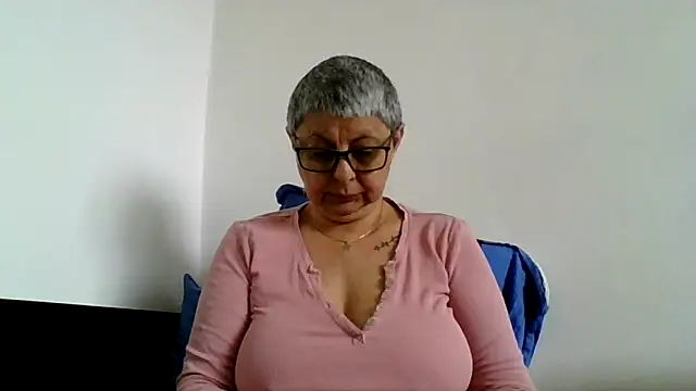Snapshot of roseblak42 chatting on 05-09-26, 08:41 roseblak42 online show from 05-09-26, 08:41