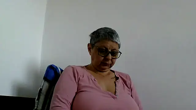 Snapshot of roseblak42 chatting on 05-10-26, 03:17 roseblak42 online show from 05-10-26, 03:17
