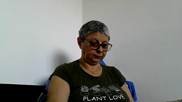 Snapshot of roseblak42 chatting on 05-11-26, 10:10 roseblak42 online show from 05-11-26, 10:10