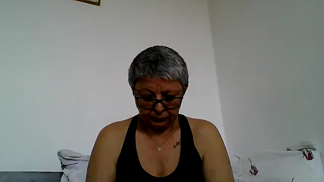 Snapshot of roseblak42 chatting on 05-25-26, 08:42 roseblak42 online show from 05-25-26, 08:42