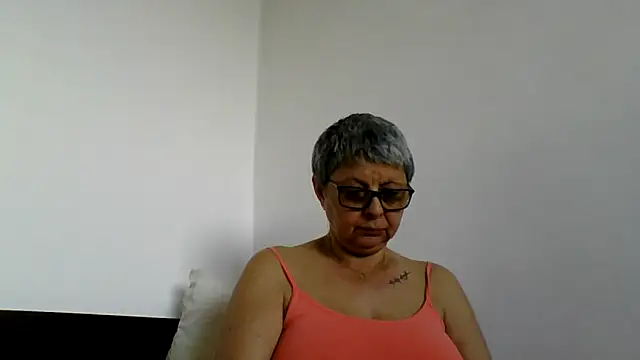 Snapshot of roseblak42 chatting on 06-09-26, 01:01 roseblak42 online show from 06-09-26, 01:01