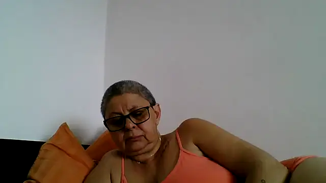 Snapshot of roseblak42 chatting on 06-24-26, 01:32 roseblak42 online show from 06-24-26, 01:32