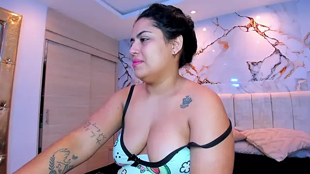 kiana cream online show from 05-20-26, 01:50