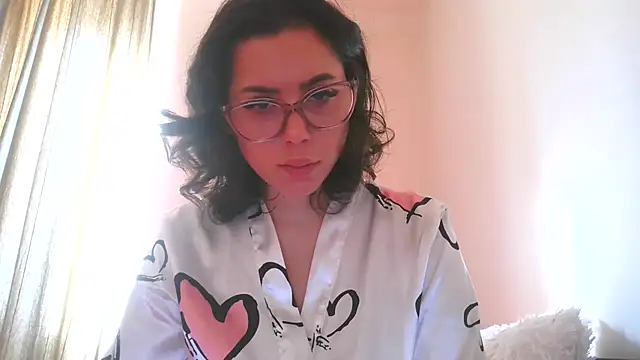 LovelyJulliette online show from 10-22-25, 12:05