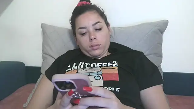 LovelyJulliette online show from 11-19-25, 03:45