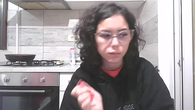 LovelyJulliette online show from 11-20-25, 04:18