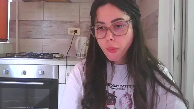 Snapshot of LovelyJulliette chatting on 05-17-26, 03:19 LovelyJulliette online show from 05-17-26, 03:19