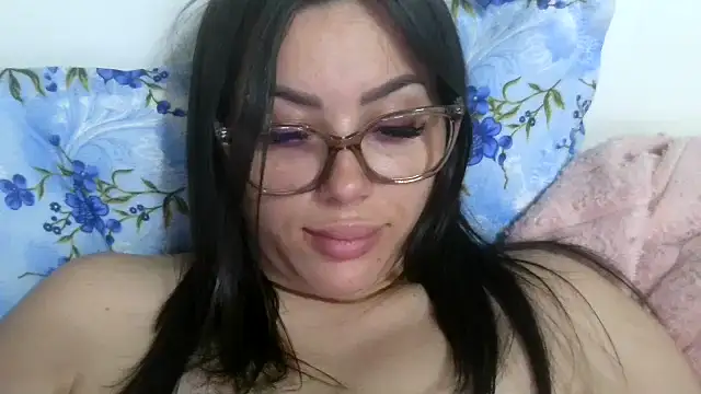 Snapshot of LovelyJulliette chatting on 05-31-26, 06:31 LovelyJulliette online show from 05-31-26, 06:31
