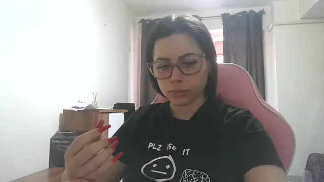 Snapshot of LovelyJulliette chatting on 06-01-26, 10:17 LovelyJulliette online show from 06-01-26, 10:17