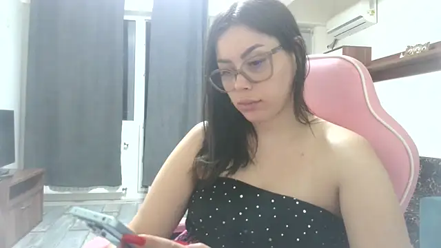Snapshot of LovelyJulliette chatting on 06-01-26, 10:33 LovelyJulliette online show from 06-01-26, 10:33