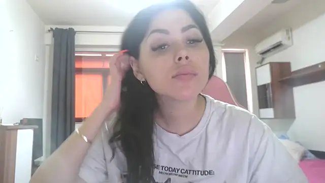 Snapshot of LovelyJulliette chatting on 06-09-26, 12:50 LovelyJulliette online show from 06-09-26, 12:50