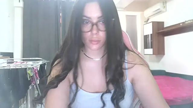 Snapshot of LovelyJulliette chatting on 06-20-26, 03:15 LovelyJulliette online show from 06-20-26, 03:15