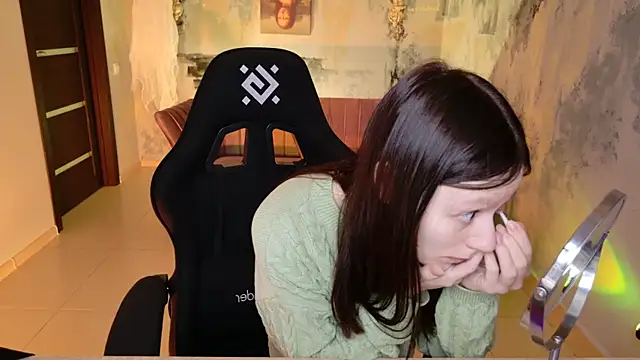 VeliraBraitberg online show from 12-18-24, 05:04