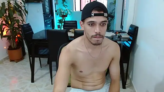 Snapshot of giannandblacke chatting on 02-25-25, 11:00 giannandblacke online show from 02-25-25, 11:00