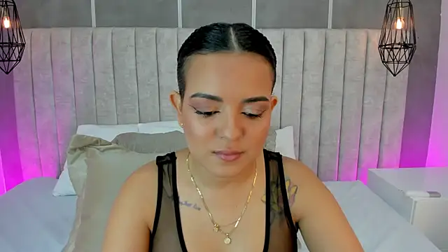 lea gray online show from 10-24-25, 06:37