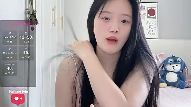 Snapshot of rose-u chatting on 04-26-26, 01:25 rose-u online show from 04-26-26, 01:25
