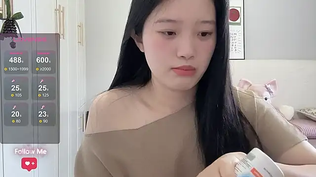 Snapshot of rose-u chatting on 05-09-26, 01:11 rose-u online show from 05-09-26, 01:11