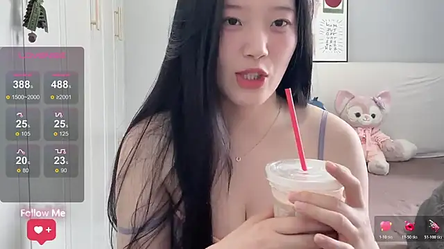Snapshot of rose-u chatting on 05-26-26, 01:23 rose-u online show from 05-26-26, 01:23