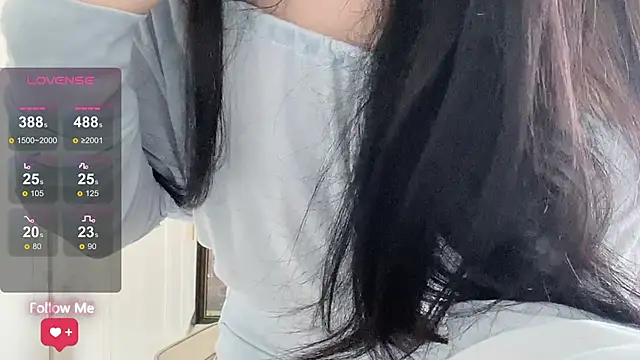 Snapshot of rose-u chatting on 05-28-26, 01:14 rose-u online show from 05-28-26, 01:14