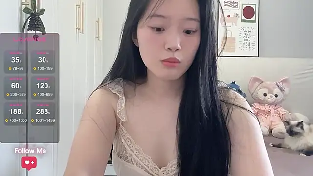 Snapshot of rose-u chatting on 05-31-26, 01:36 rose-u online show from 05-31-26, 01:36