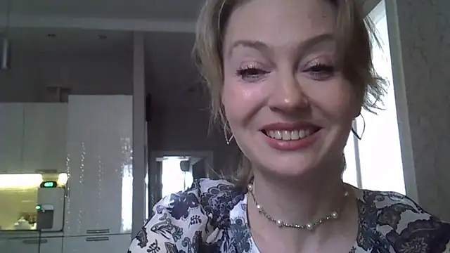 Snapshot of ZarinaSwift chatting on 05-12-26, 04:31 ZarinaSwift online show from 05-12-26, 04:31