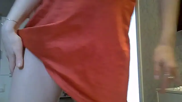 Snapshot of ZarinaSwift chatting on 05-16-26, 06:21 ZarinaSwift online show from 05-16-26, 06:21