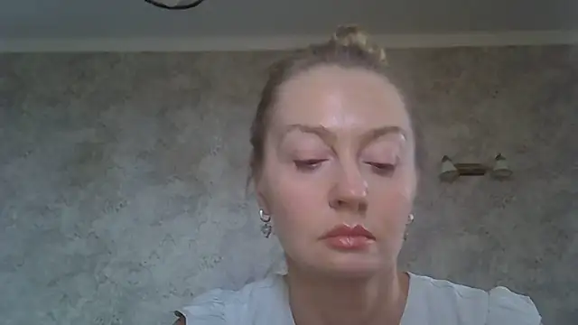 Snapshot of ZarinaSwift chatting on 06-07-26, 07:12 ZarinaSwift online show from 06-07-26, 07:12