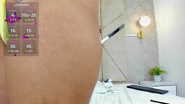 LiaVelez online show from 09-18-25, 01:35