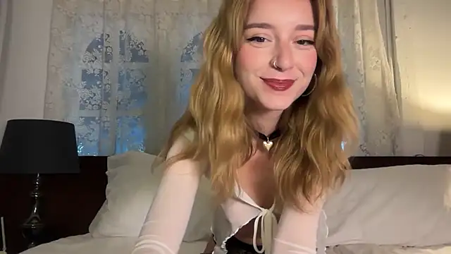 Snapshot of SirenaBelle chatting on 05-01-26, 11:42 SirenaBelle online show from 05-01-26, 11:42