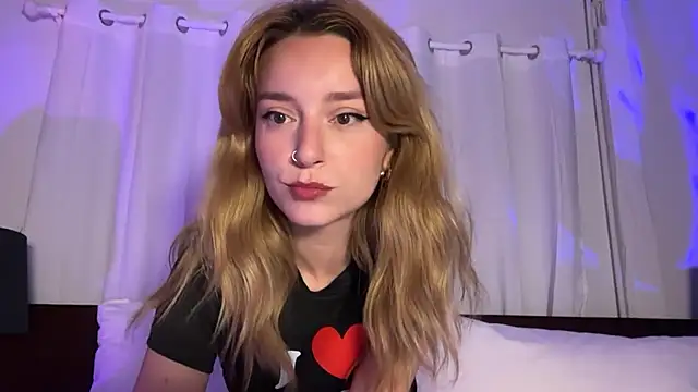 Snapshot of SirenaBelle chatting on 05-27-26, 09:23 SirenaBelle online show from 05-27-26, 09:23