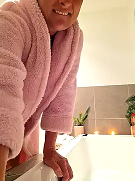 Snapshot of Pussy69Kat chatting on 09-19-25, 11:33 Pussy69Kat online show from 09-19-25, 11:33
