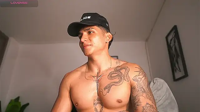 Snapshot of muscle_boyhorny chatting on 01-15-25, 07:05 muscle boyhorny online show from 01-15-25, 07:05