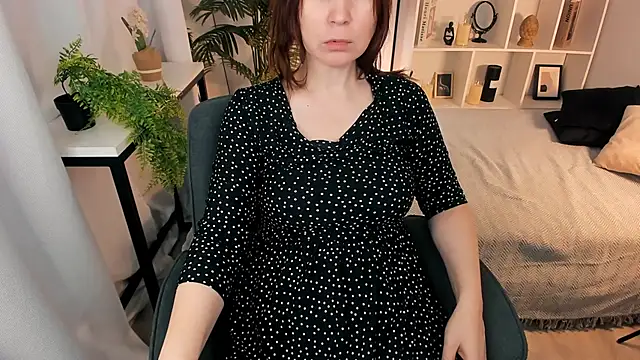 ZoeEast online show from 02-02-26, 01:21