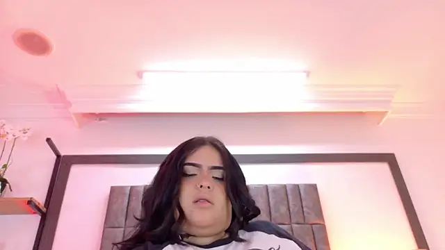 Snapshot of MeryStone chatting on 06-25-26, 04:12 MeryStone online show from 06-25-26, 04:12