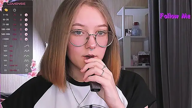 Snapshot of bunny_bubble chatting on 12-29-24, 12:41 bunny bubble online show from 12-29-24, 12:41