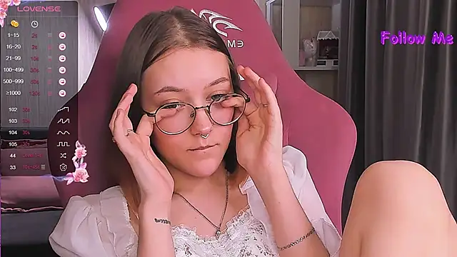 Snapshot of bunny_bubble chatting on 12-30-24, 12:43 bunny bubble online show from 12-30-24, 12:43