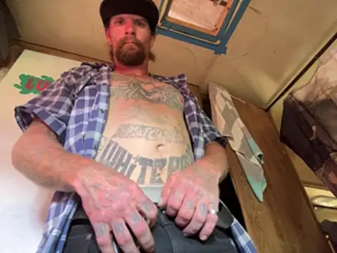 Crackkers online show from 04-25-26, 08:39