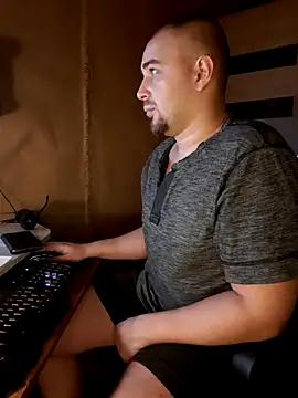 Foxyshaved online show from 01-28-25, 05:43