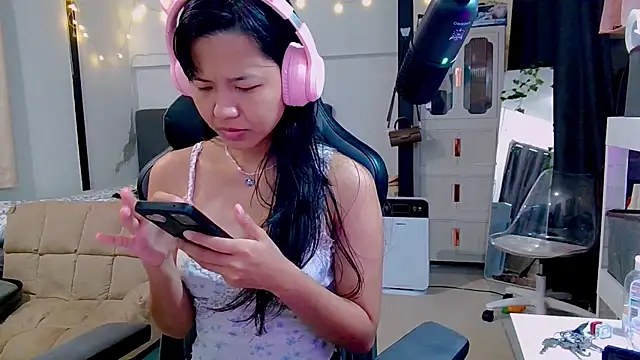 Snapshot of Kana_G chatting on 02-18-25, 04:15 Kana G online show from 02-18-25, 04:15