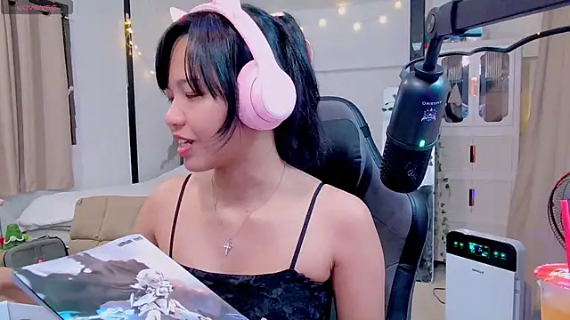 Snapshot of Kana_G chatting on 02-20-25, 02:02 Kana G online show from 02-20-25, 02:02