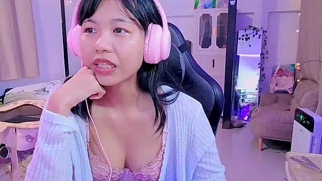 Snapshot of Kana_G chatting on 03-08-25, 04:17 Kana G online show from 03-08-25, 04:17