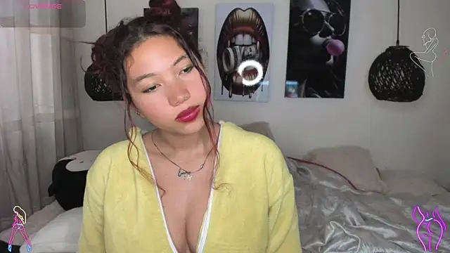 Snapshot of kyliejenner_hot chatting on 02-16-25, 08:55 kyliejenner hot online show from 02-16-25, 08:55